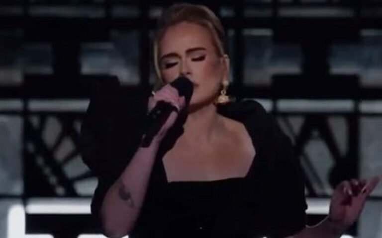 “The Scars of Your Love Remind Me of Us Lyrics”：Unraveling the Heartbreak in Adele's Song